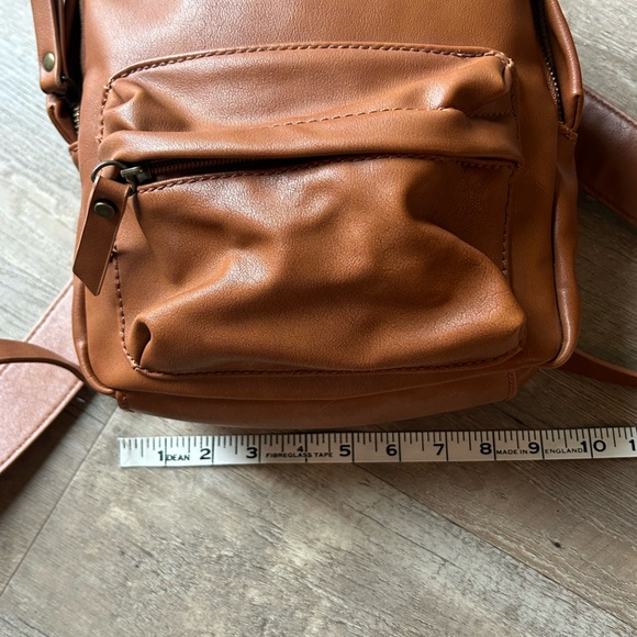 🎒 Universal Thread Faux Leather Mini Backpack – Tan/Beige - Picture 3 of 8